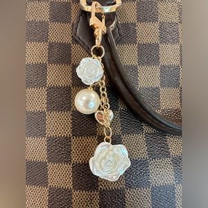 UNBRANDED FLOWER BAG CHARM